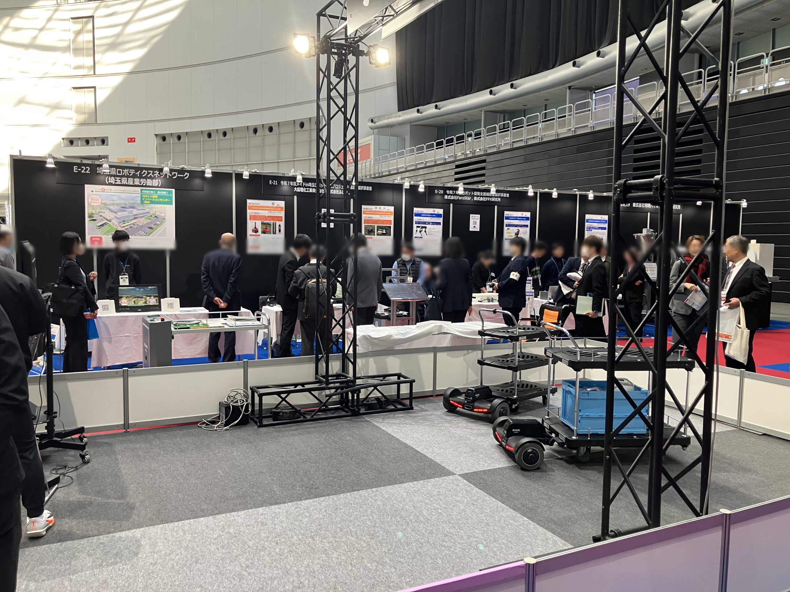 彩の国ビジネスアリーナ会場を見学する学生の様子3